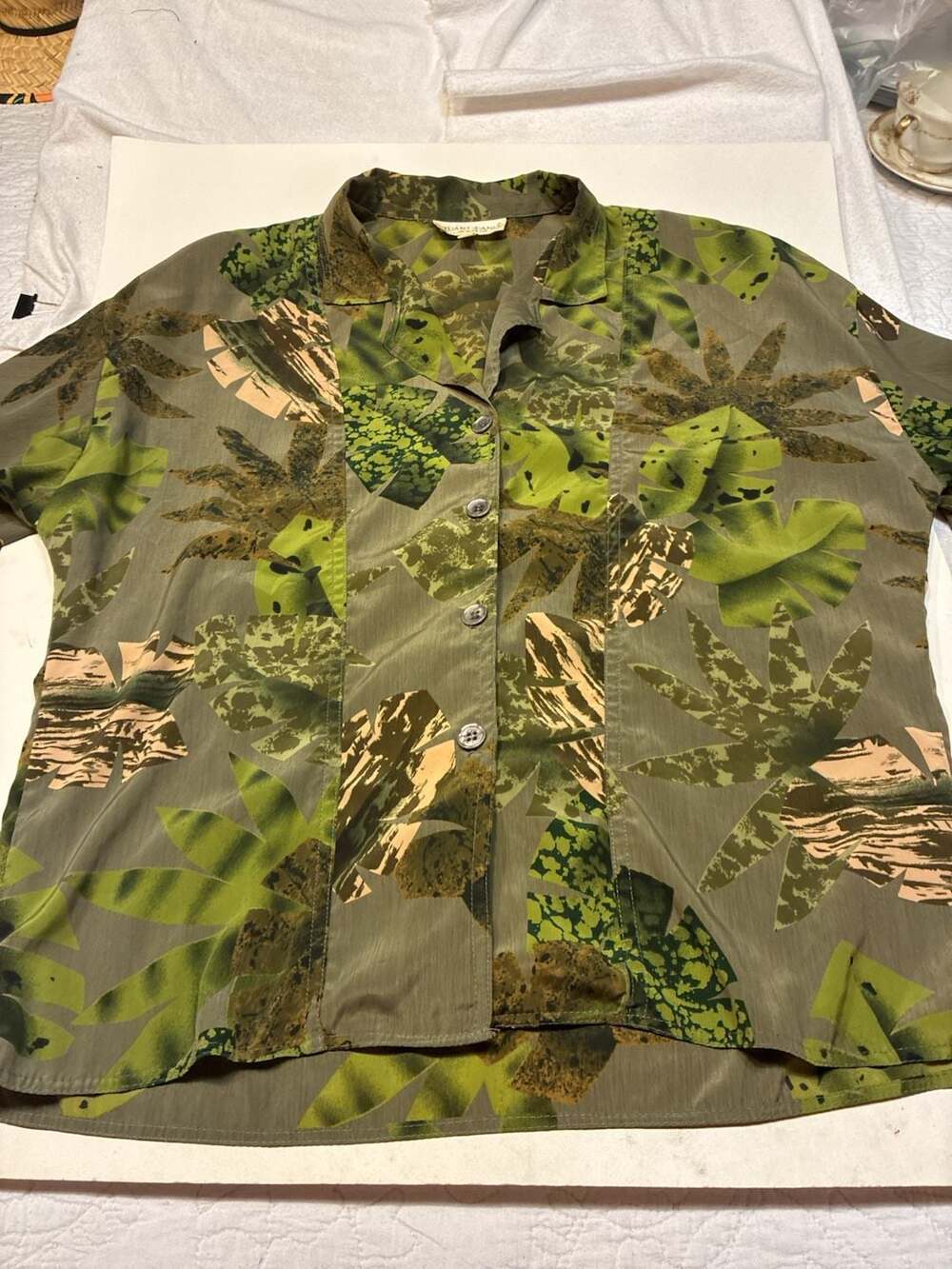 Stuart Lang Women's Green Tropical Leaf Print Button-Down Shirt